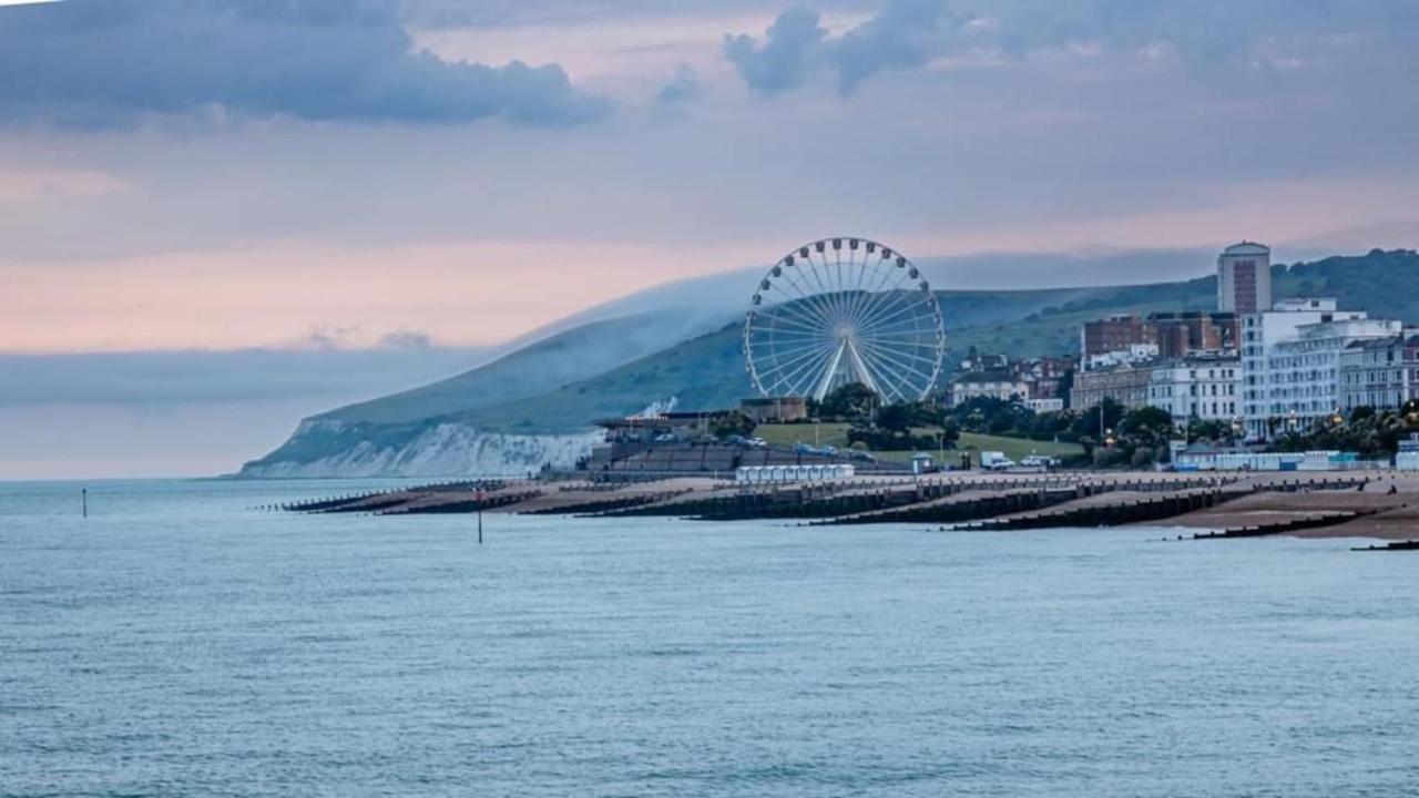 Oyo Marine Parade Hotel, Eastbourne Pier Exterior foto