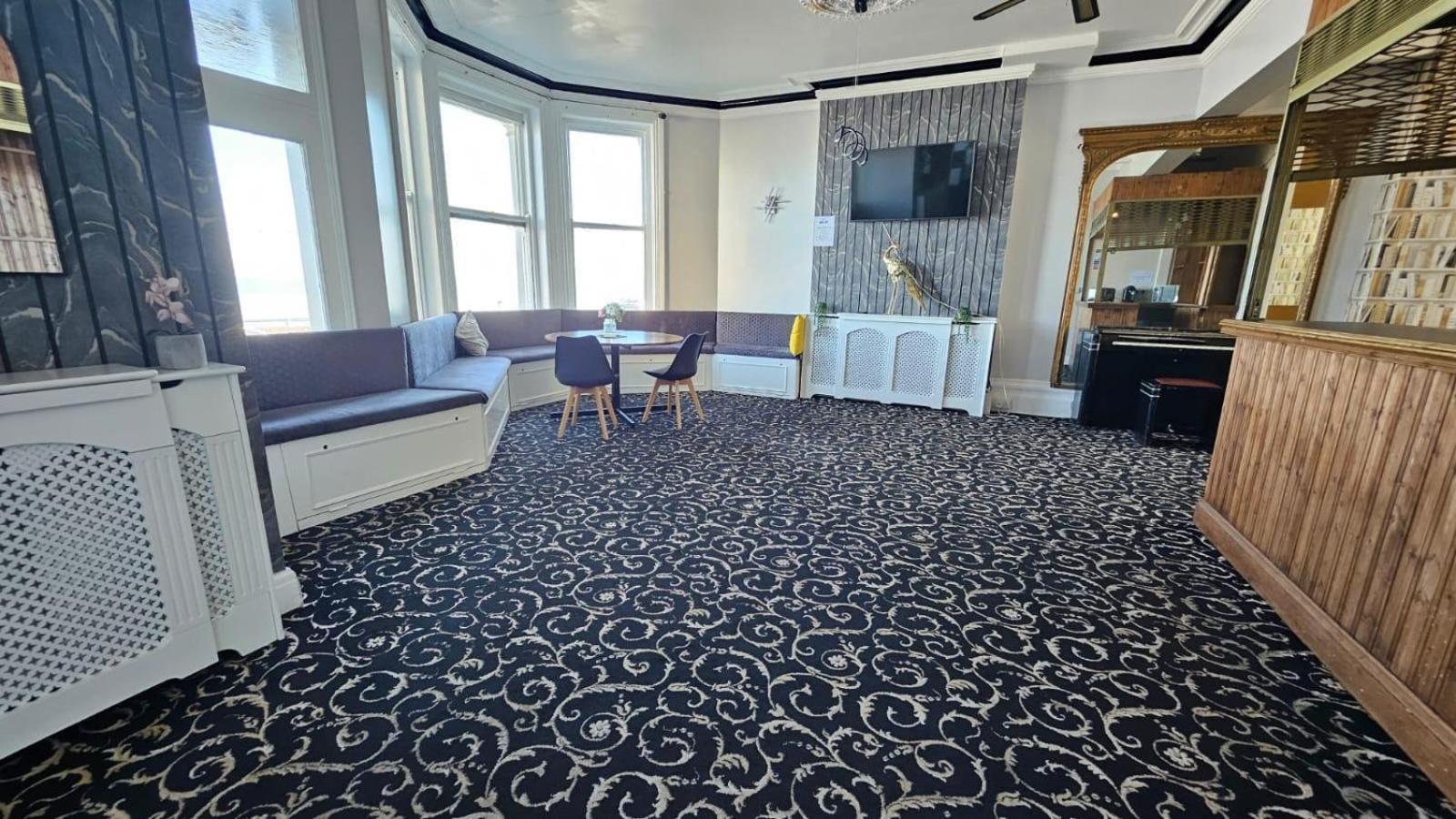 Oyo Marine Parade Hotel, Eastbourne Pier Exterior foto