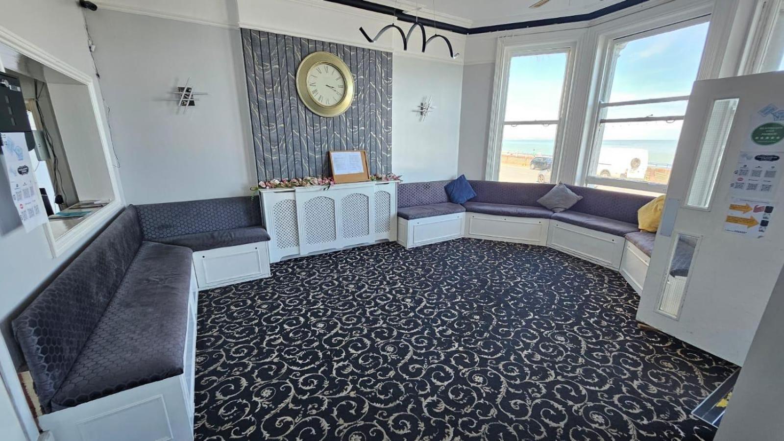 Oyo Marine Parade Hotel, Eastbourne Pier Exterior foto